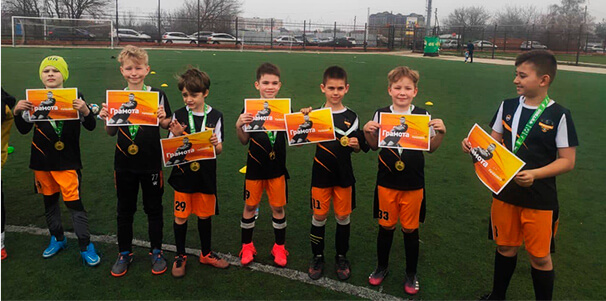 Регулярное участие в играх и турнирах